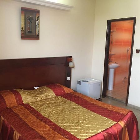 Hotel Lumiere Akwa دوالا المظهر الخارجي الصورة