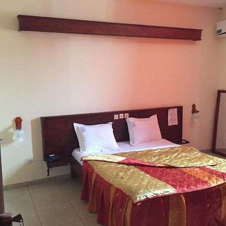 Hotel Lumiere Akwa دوالا المظهر الخارجي الصورة