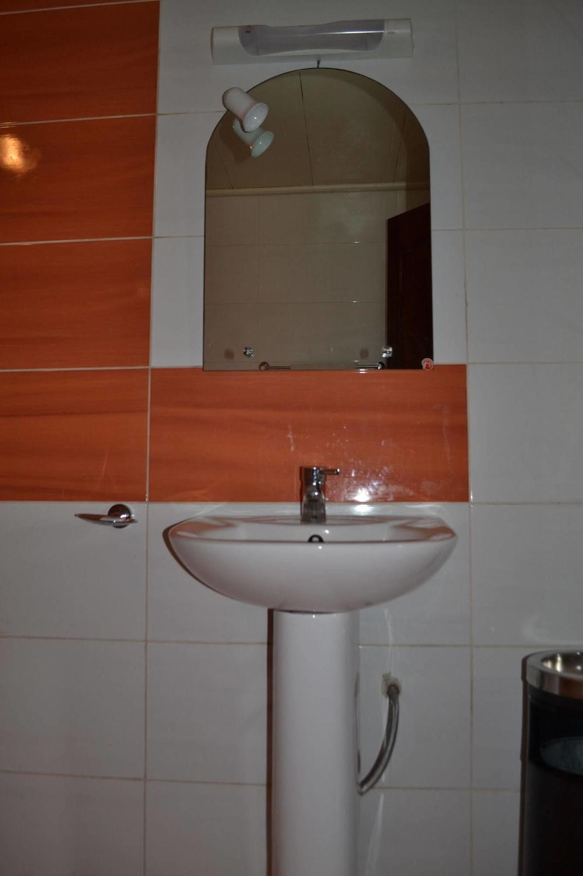 Hotel Lumiere Akwa دوالا المظهر الخارجي الصورة