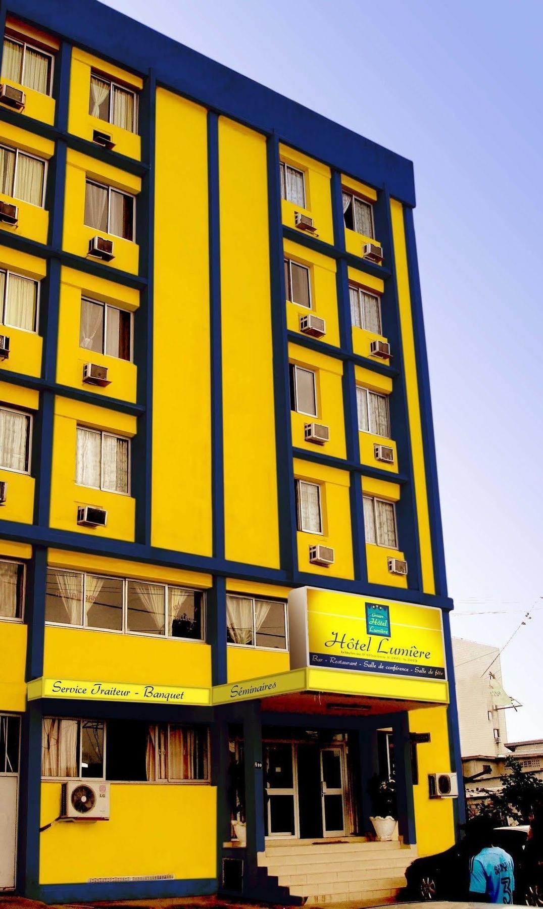 Hotel Lumiere Akwa دوالا المظهر الخارجي الصورة