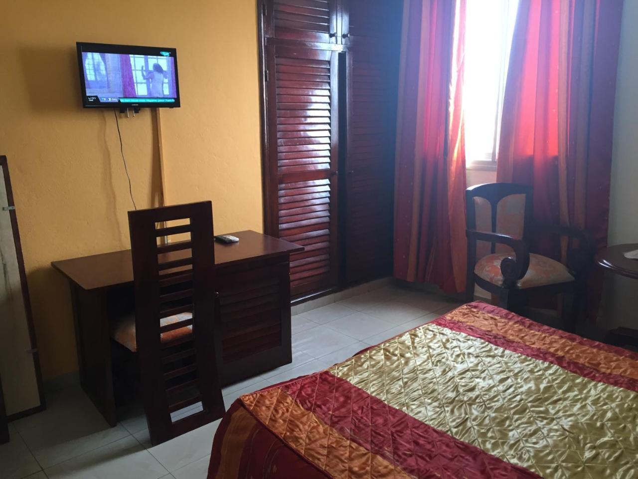 Hotel Lumiere Akwa دوالا المظهر الخارجي الصورة