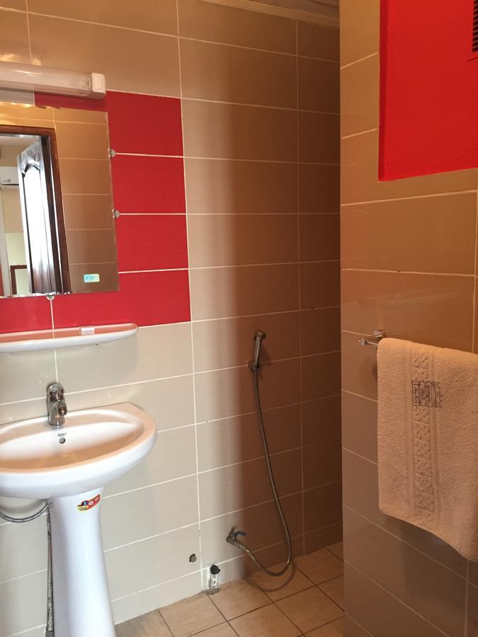 Hotel Lumiere Akwa دوالا المظهر الخارجي الصورة