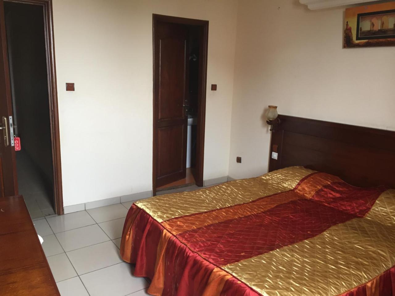 Hotel Lumiere Akwa دوالا المظهر الخارجي الصورة
