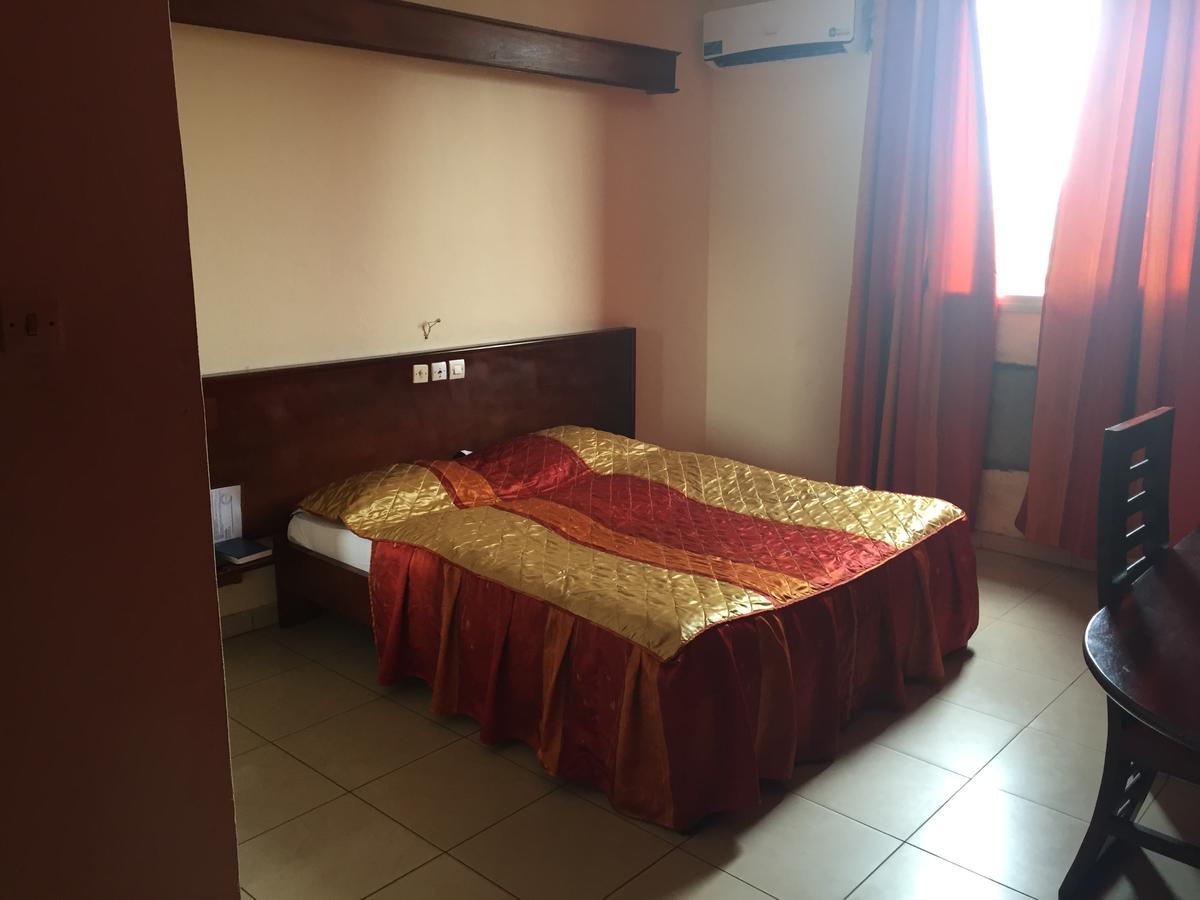 Hotel Lumiere Akwa دوالا المظهر الخارجي الصورة