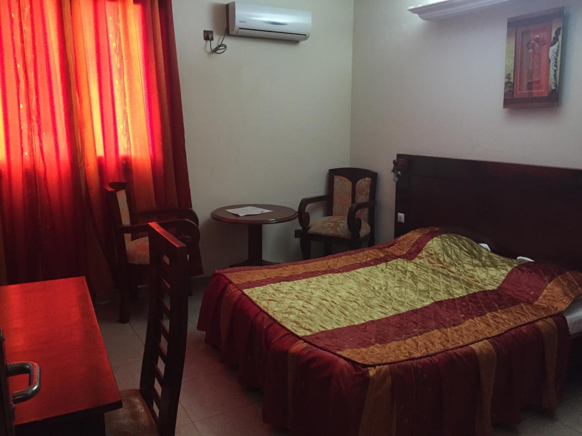 Hotel Lumiere Akwa دوالا المظهر الخارجي الصورة