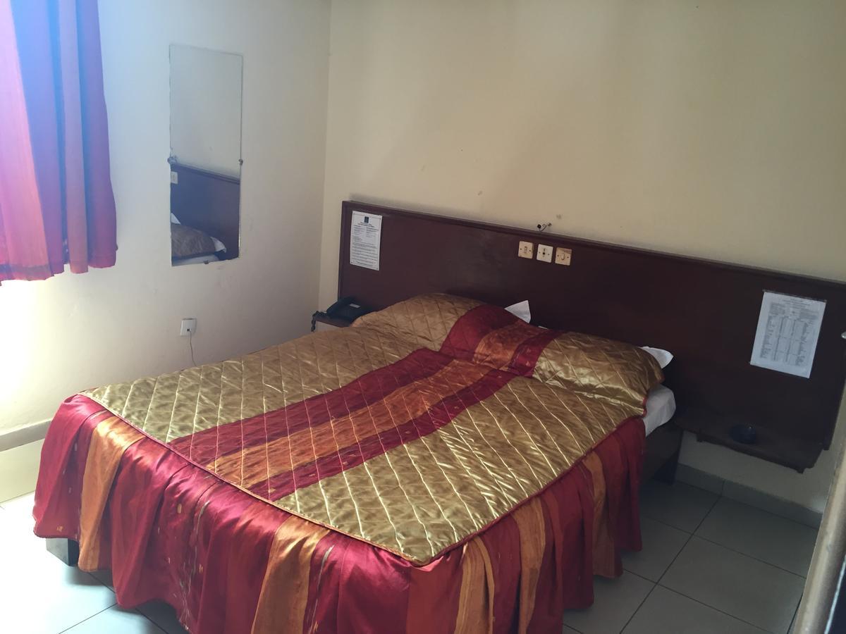 Hotel Lumiere Akwa دوالا المظهر الخارجي الصورة